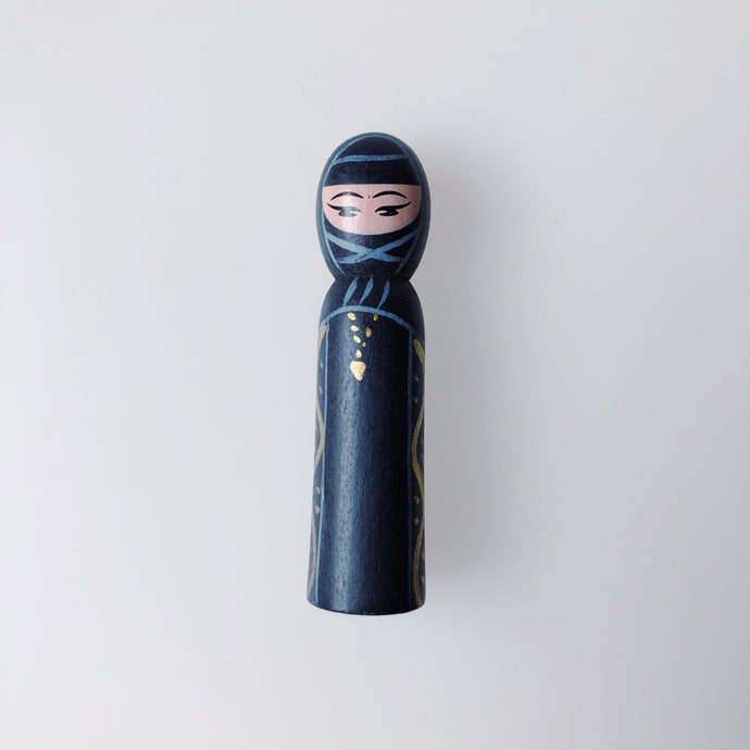 Palestinian Woman Magnet (Black Niqab)